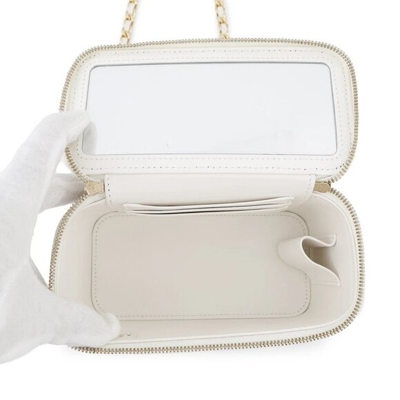 CHANEL Vanity ChainShoulder Bag Calfskin White - Picture 5 of 16